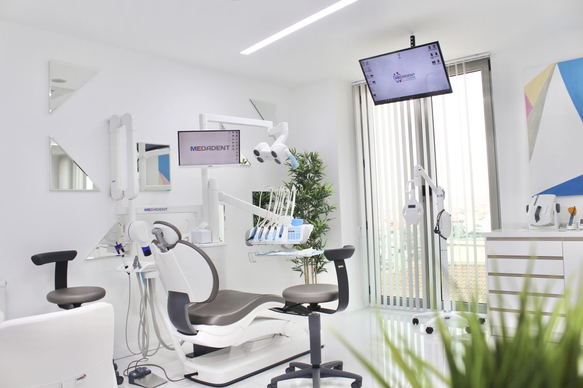 Medadent Ağız ve Diş Kliniği / F.S.M